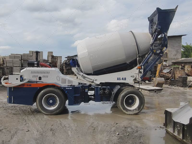 Indonesia self loading concrete mixer